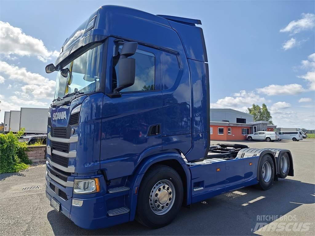 Scania 540S Vetopöytäautot