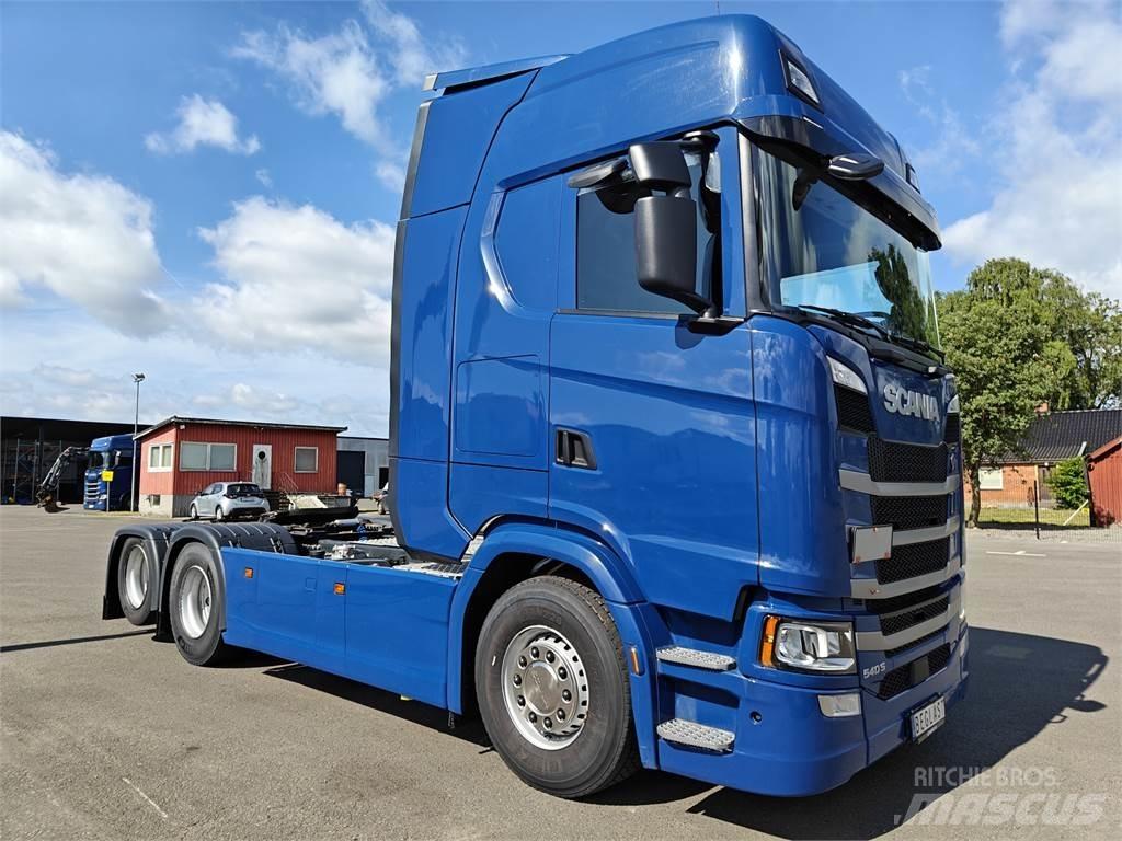 Scania 540S Vetopöytäautot