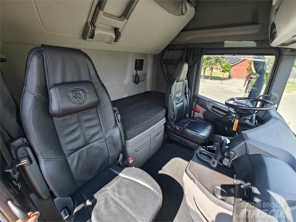 Scania 540S Vetopöytäautot