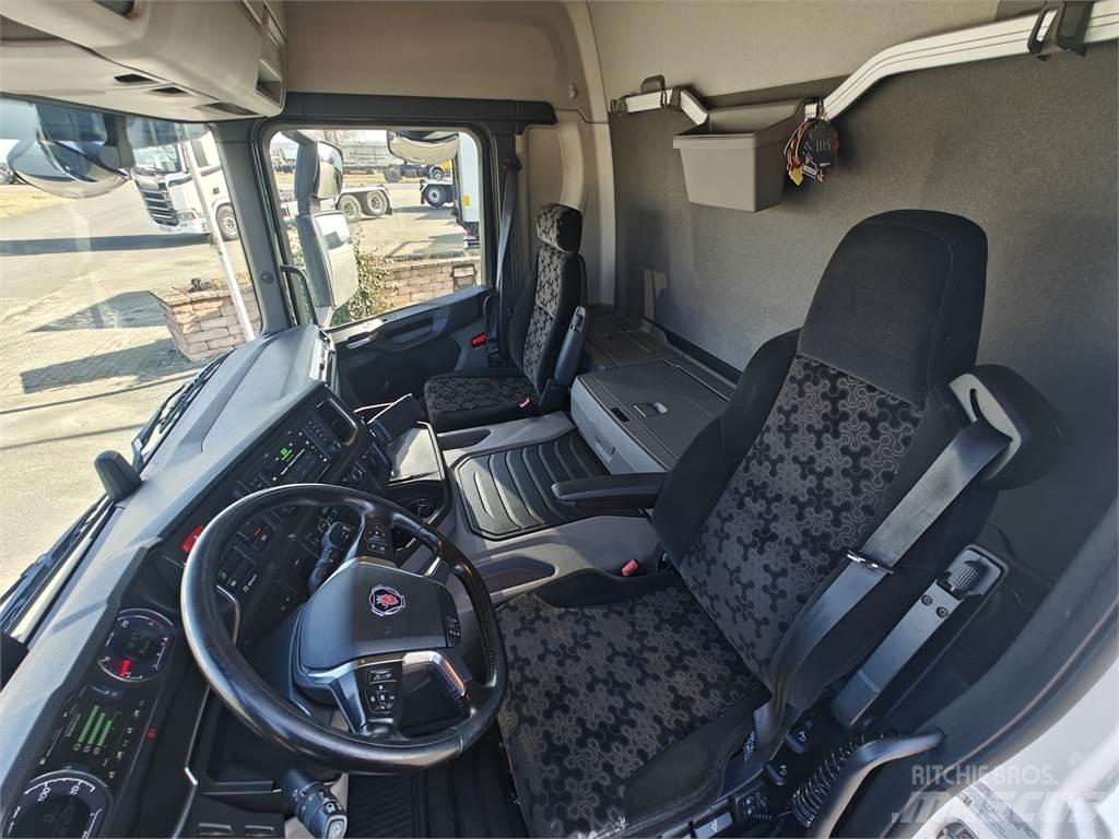 Scania P280 Umpikorikuorma-autot