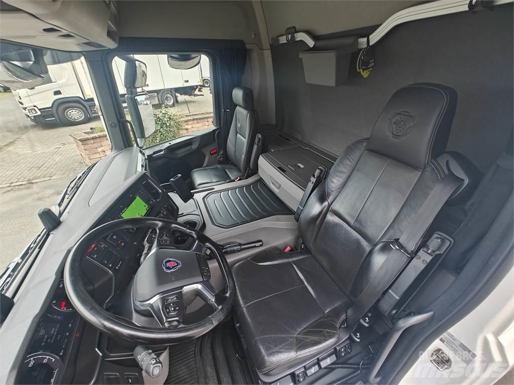Scania P280 Umpikorikuorma-autot