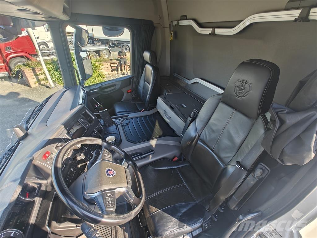 Scania P370 Nostovarsi-vaihtolavakuorma-autot