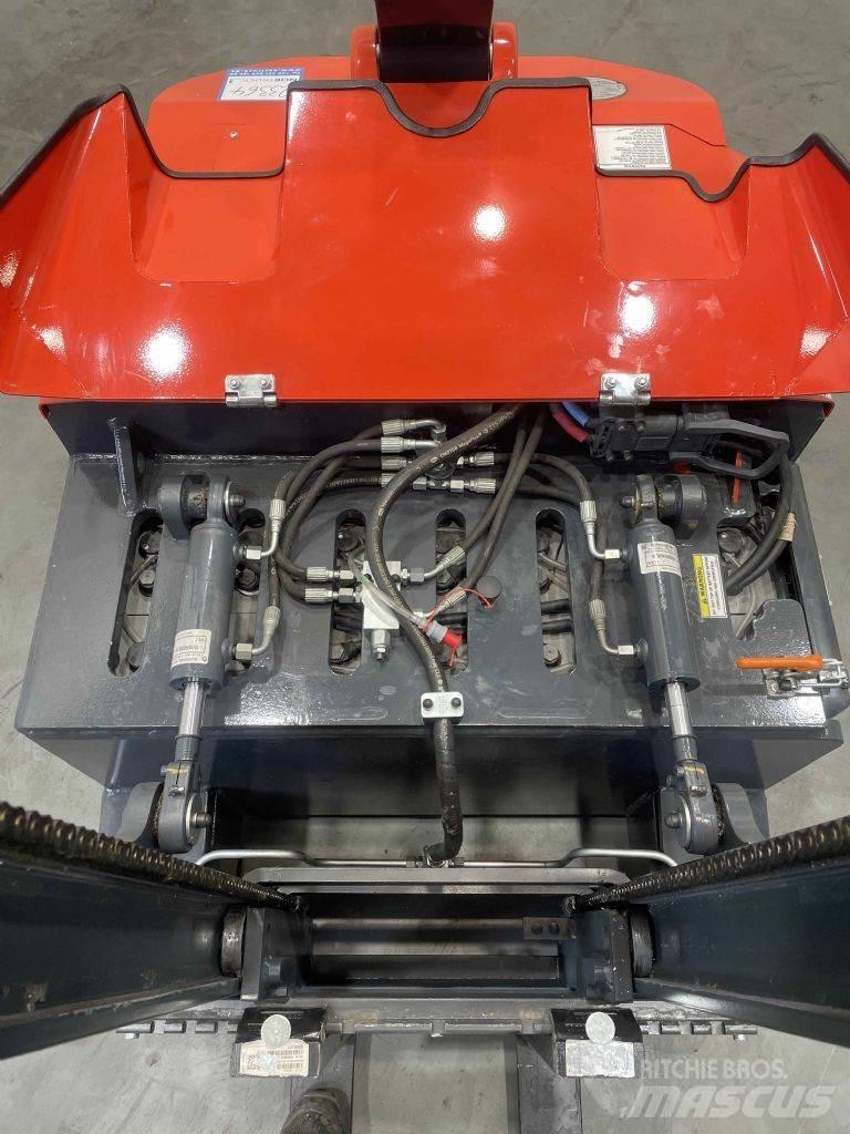 Combilift CS1500 Käyden ajettavat pinoamistrukit