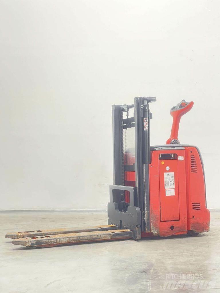 Linde D12-133 Käyden ajettavat pinoamistrukit