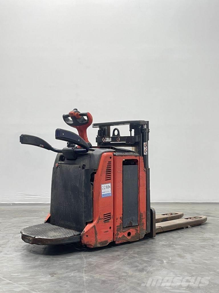 Linde D12AP-133 Käyden ajettavat pinoamistrukit