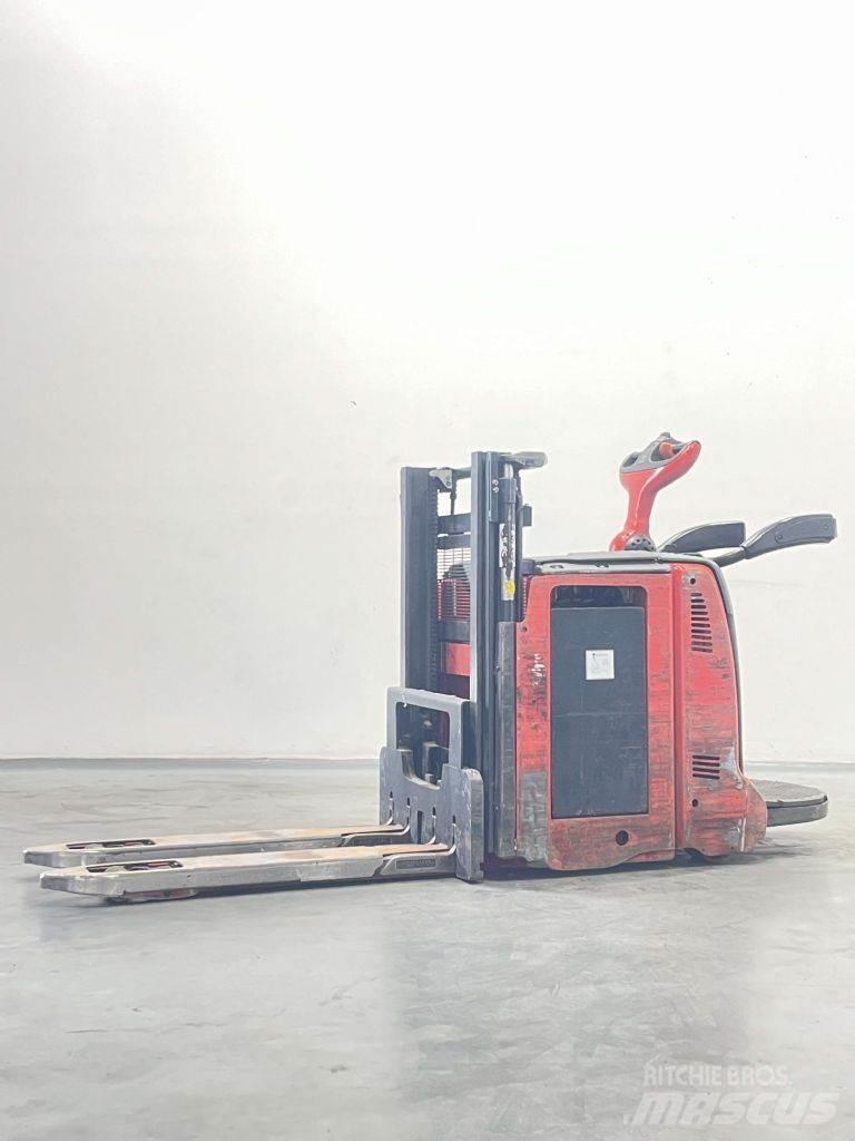 Linde D12AP-133 Käyden ajettavat pinoamistrukit