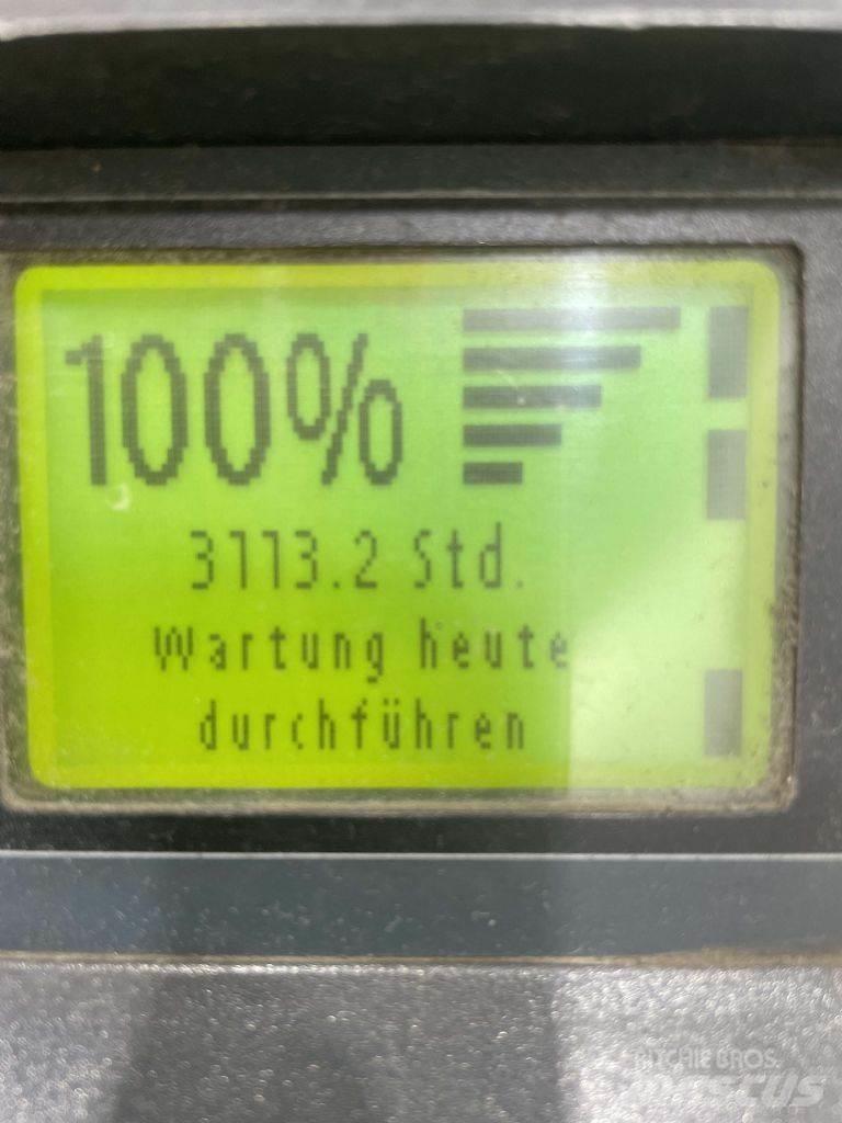 Linde D12AP-133 Käyden ajettavat pinoamistrukit