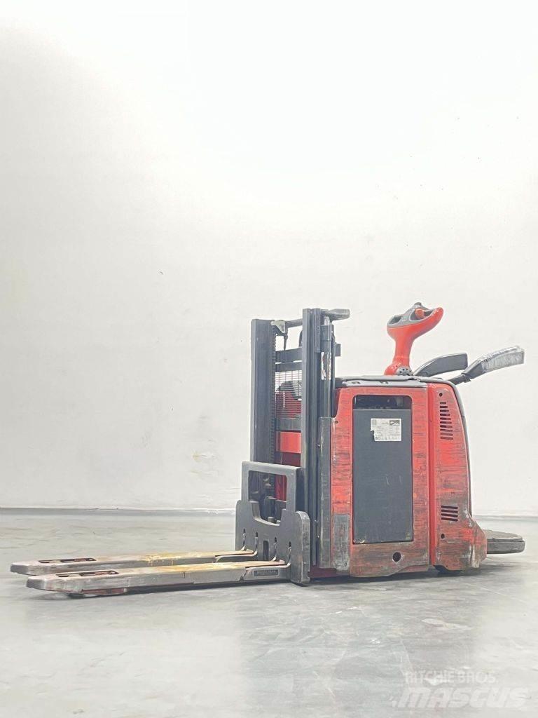 Linde D12AP-133 Käyden ajettavat pinoamistrukit