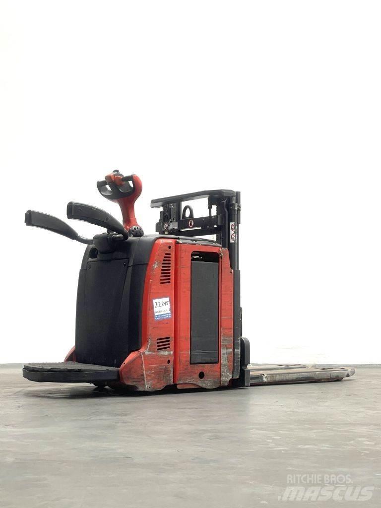 Linde D12HPAP Käyden ajettavat pinoamistrukit