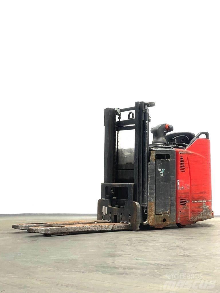 Linde D12HPSP-133 Käyden ajettavat pinoamistrukit