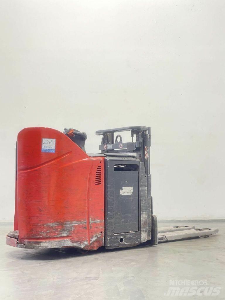 Linde D12HPSP-133 Käyden ajettavat pinoamistrukit