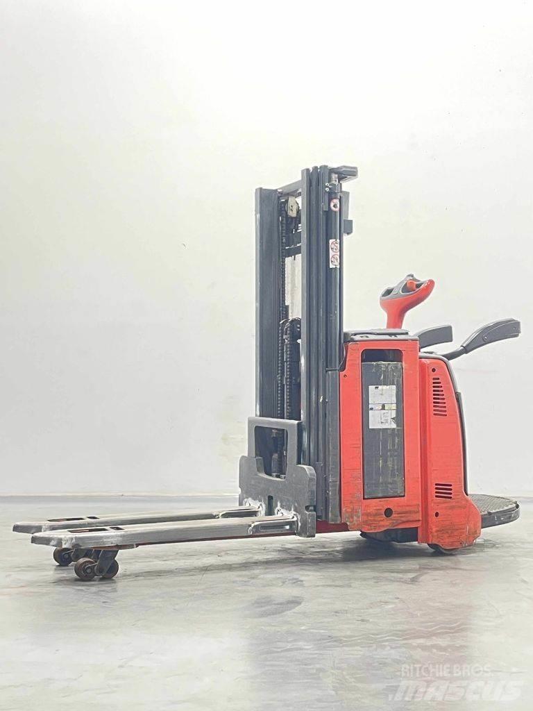 Linde D12LAP-133 Käyden ajettavat pinoamistrukit