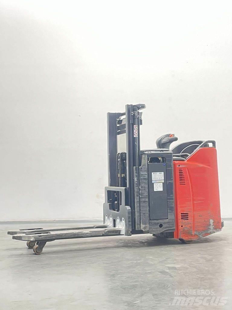 Linde D12SP-133 Käyden ajettavat pinoamistrukit