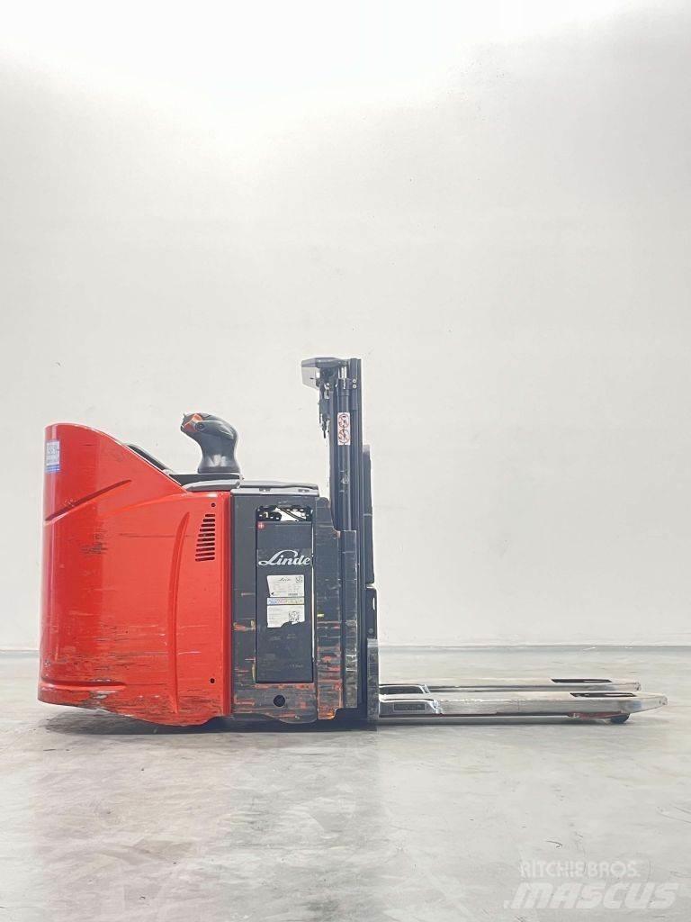 Linde D12SPHP-133 Käyden ajettavat pinoamistrukit