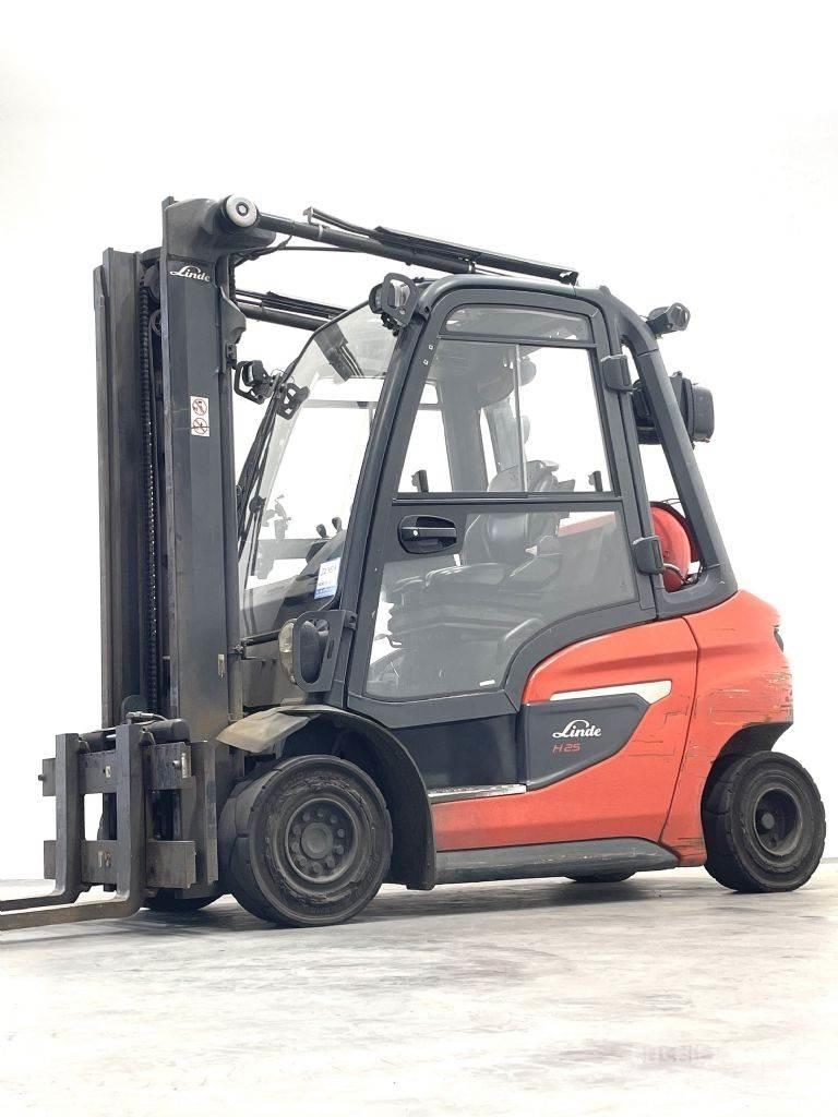 Linde H25T-01 Nestekaasutrukit