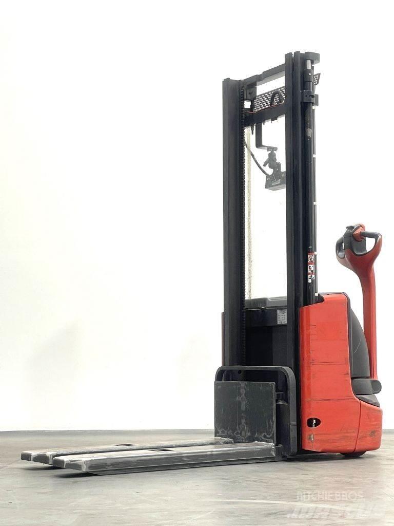 Linde L12 Käyden ajettavat pinoamistrukit