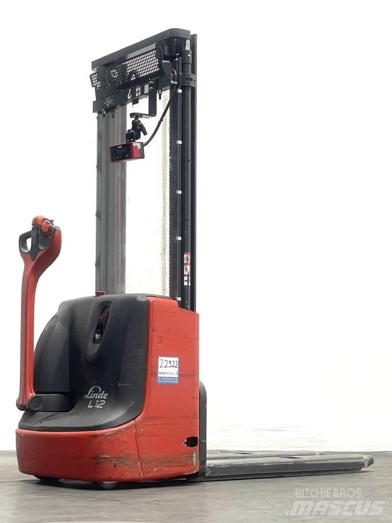 Linde L12 Käyden ajettavat pinoamistrukit