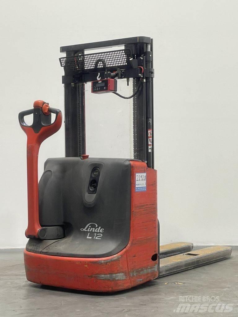 Linde L12 Käyden ajettavat pinoamistrukit