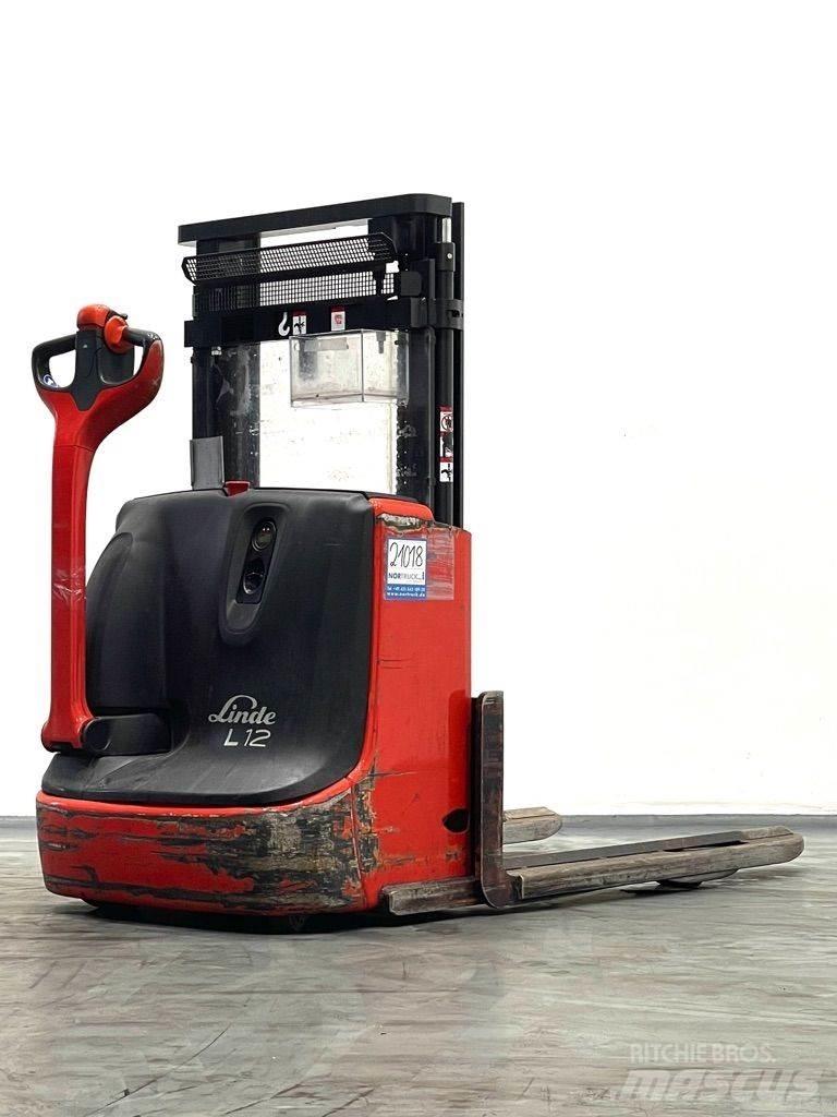 Linde L12-1172 Käyden ajettavat pinoamistrukit
