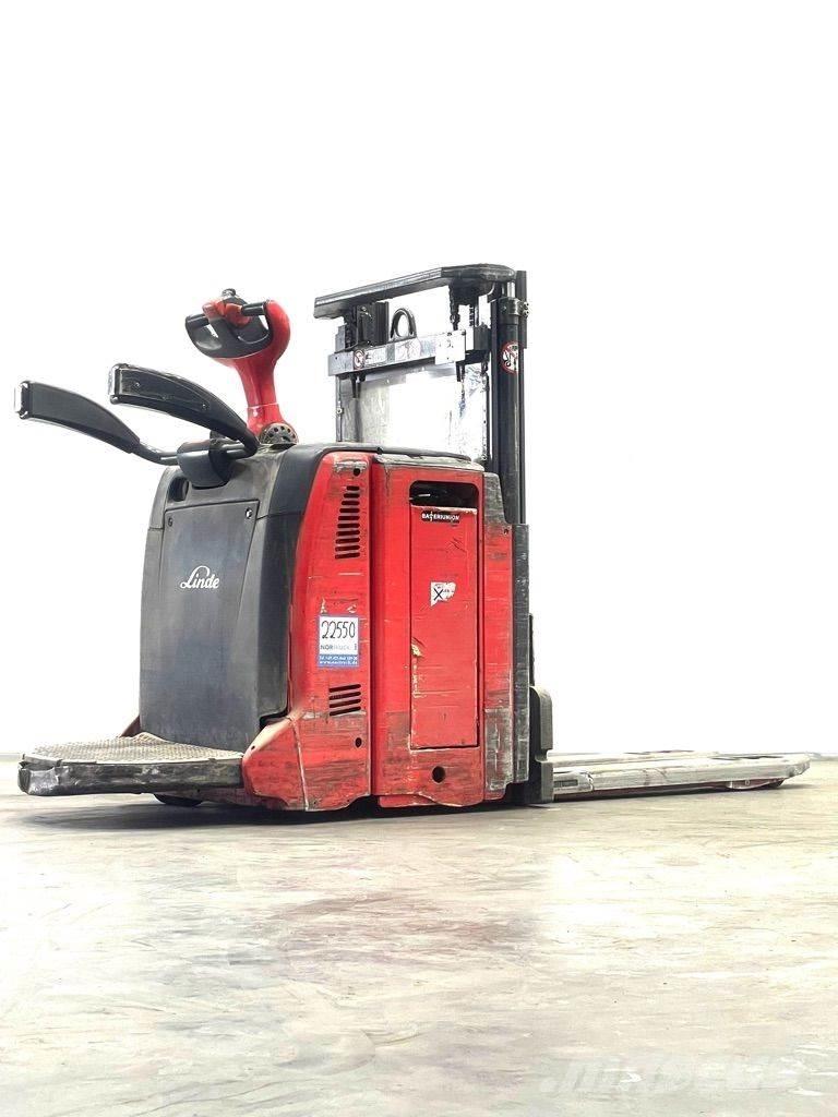 Linde L12LAP-133 Käyden ajettavat pinoamistrukit