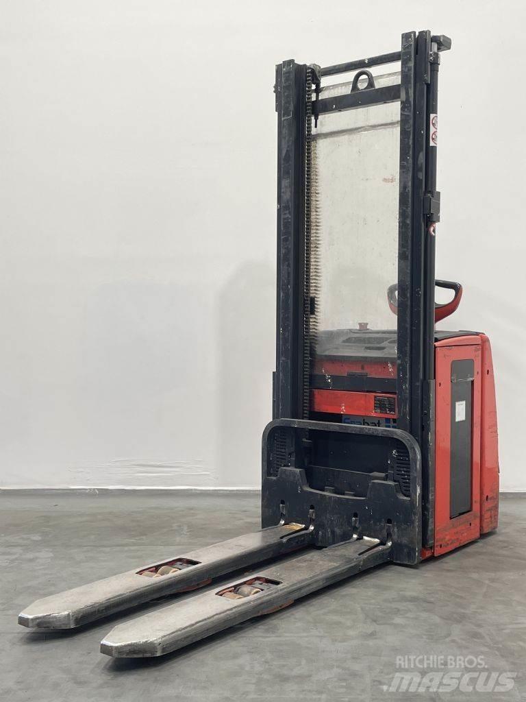 Linde L14 Käyden ajettavat pinoamistrukit
