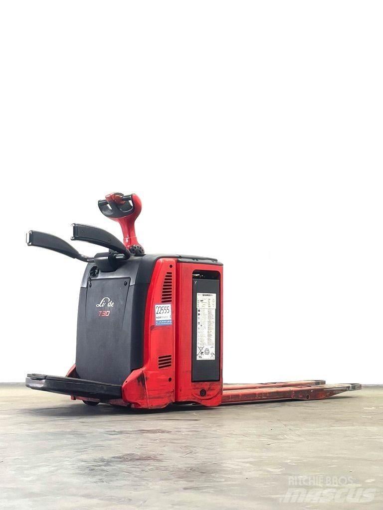 Linde T30AP-131 Lavansiirtotrukit