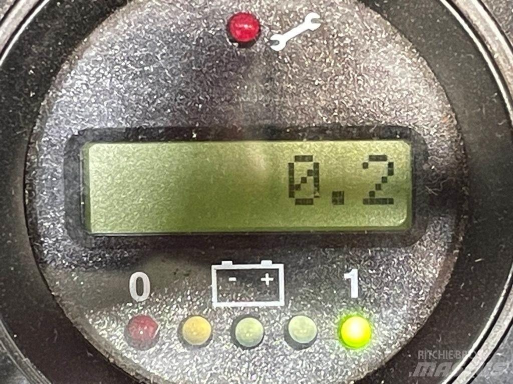 Logitrans Self1002 Käyden ajettavat pinoamistrukit