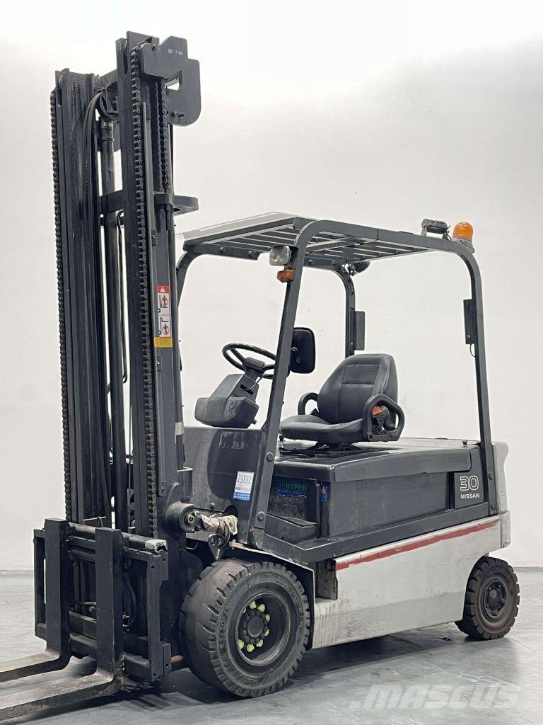 Nissan GQ02L30CU Sähkötrukit