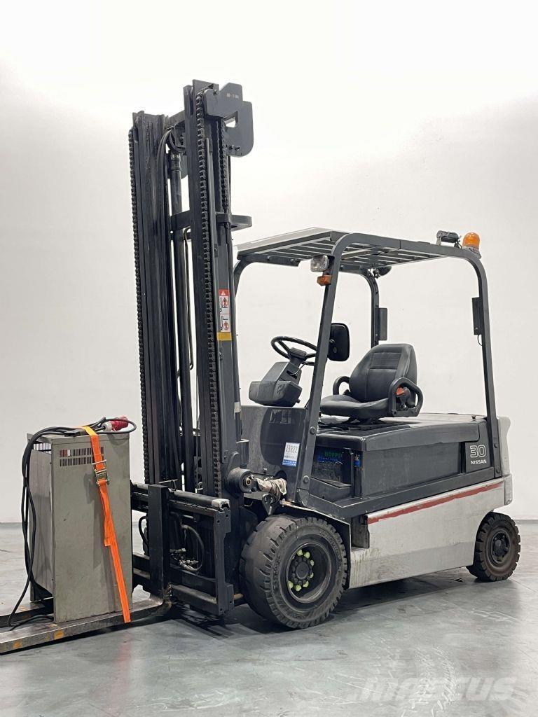Nissan GQ02L30CU Sähkötrukit
