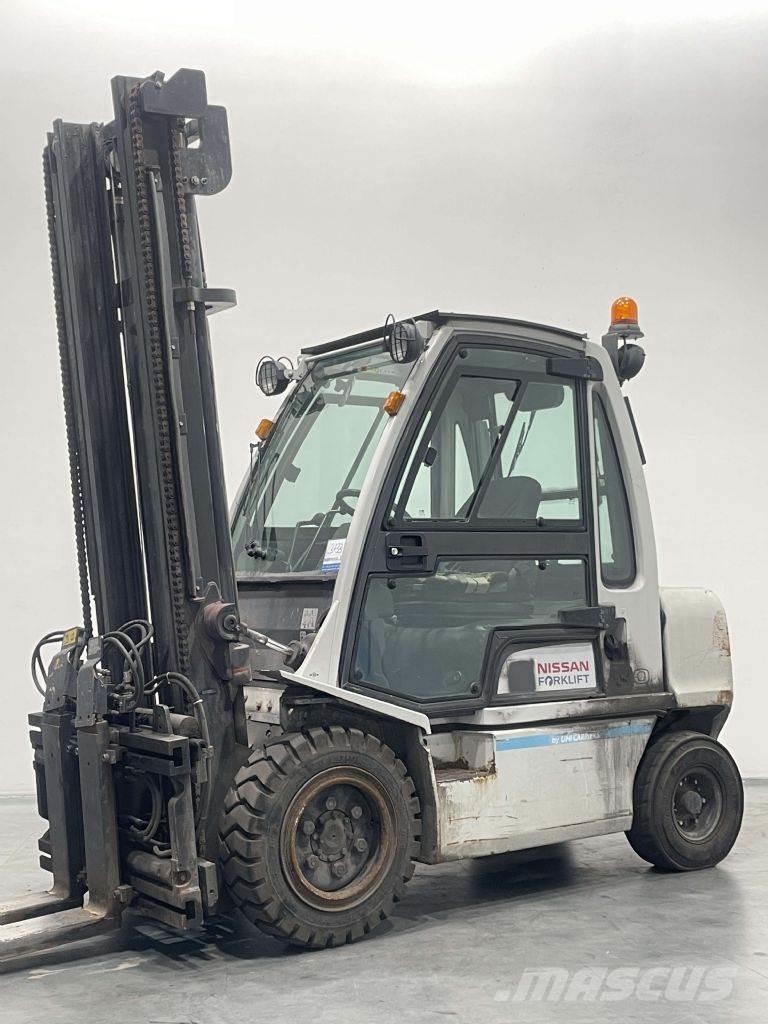 Nissan YG1D2A300 Dieseltrukit