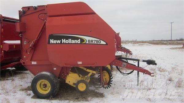 New Holland BR780 Pyöröpaalaimet