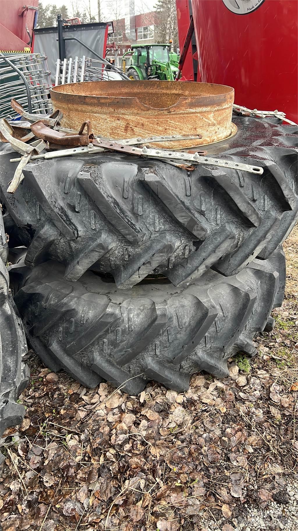  20.8R 38 Renkaat ja vanteet