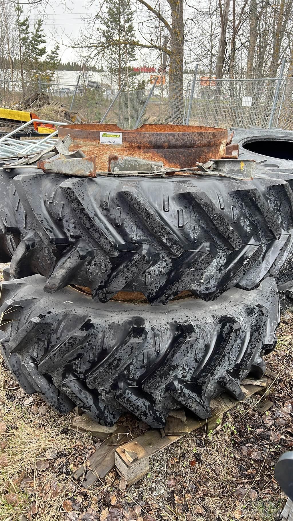  20.8R 38 Renkaat ja vanteet