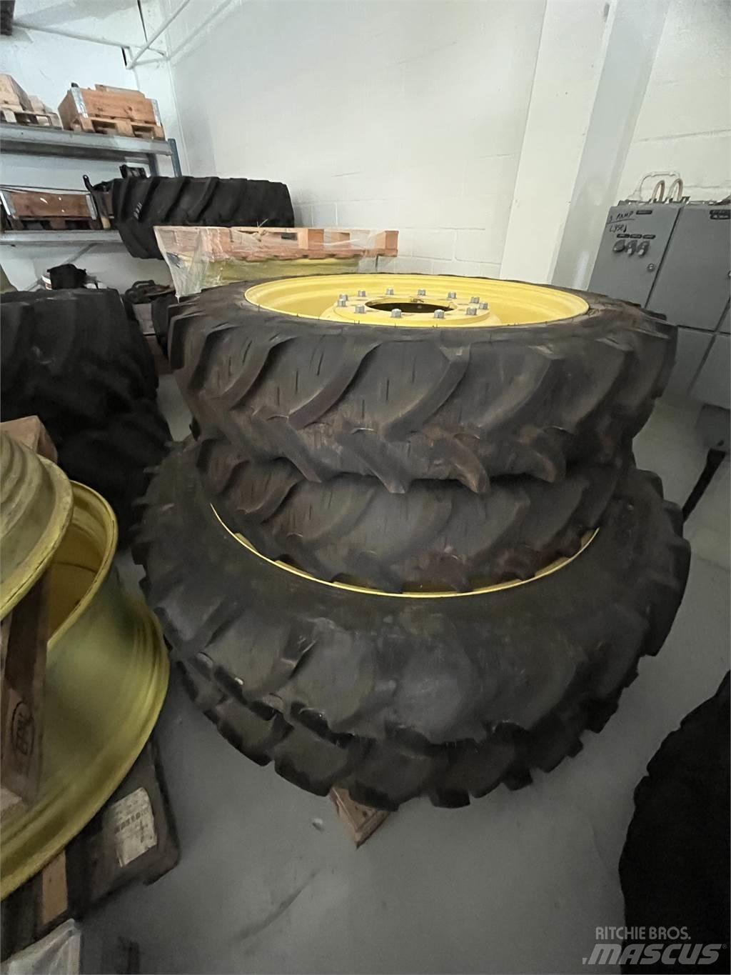  300/95X52 270/95X36 Renkaat ja vanteet