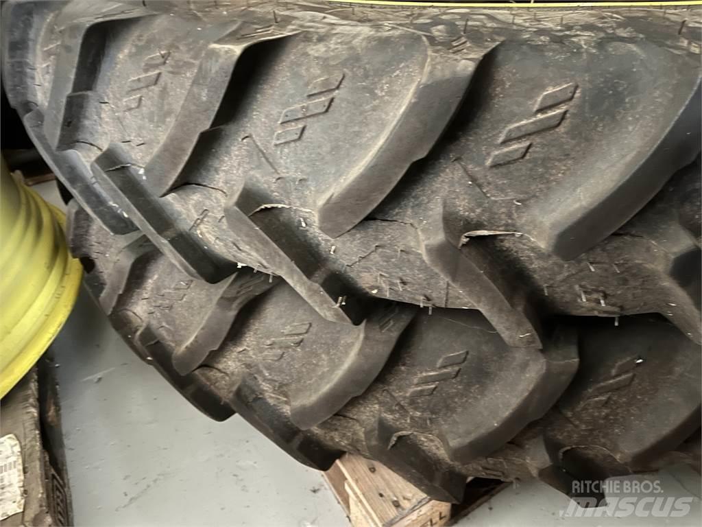  300/95X52 270/95X36 Renkaat ja vanteet
