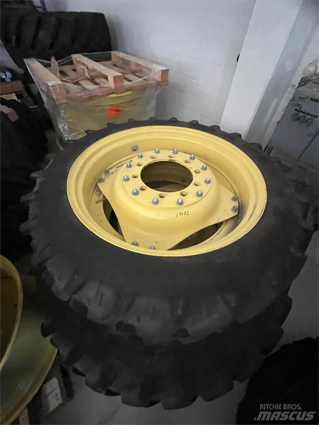  300/95X52 270/95X36 Renkaat ja vanteet