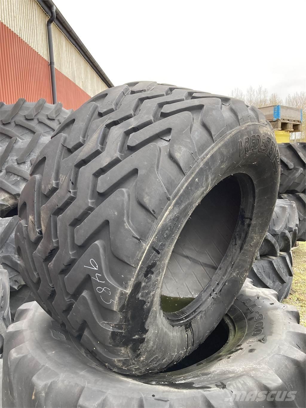  560/45X22,5 Renkaat ja vanteet