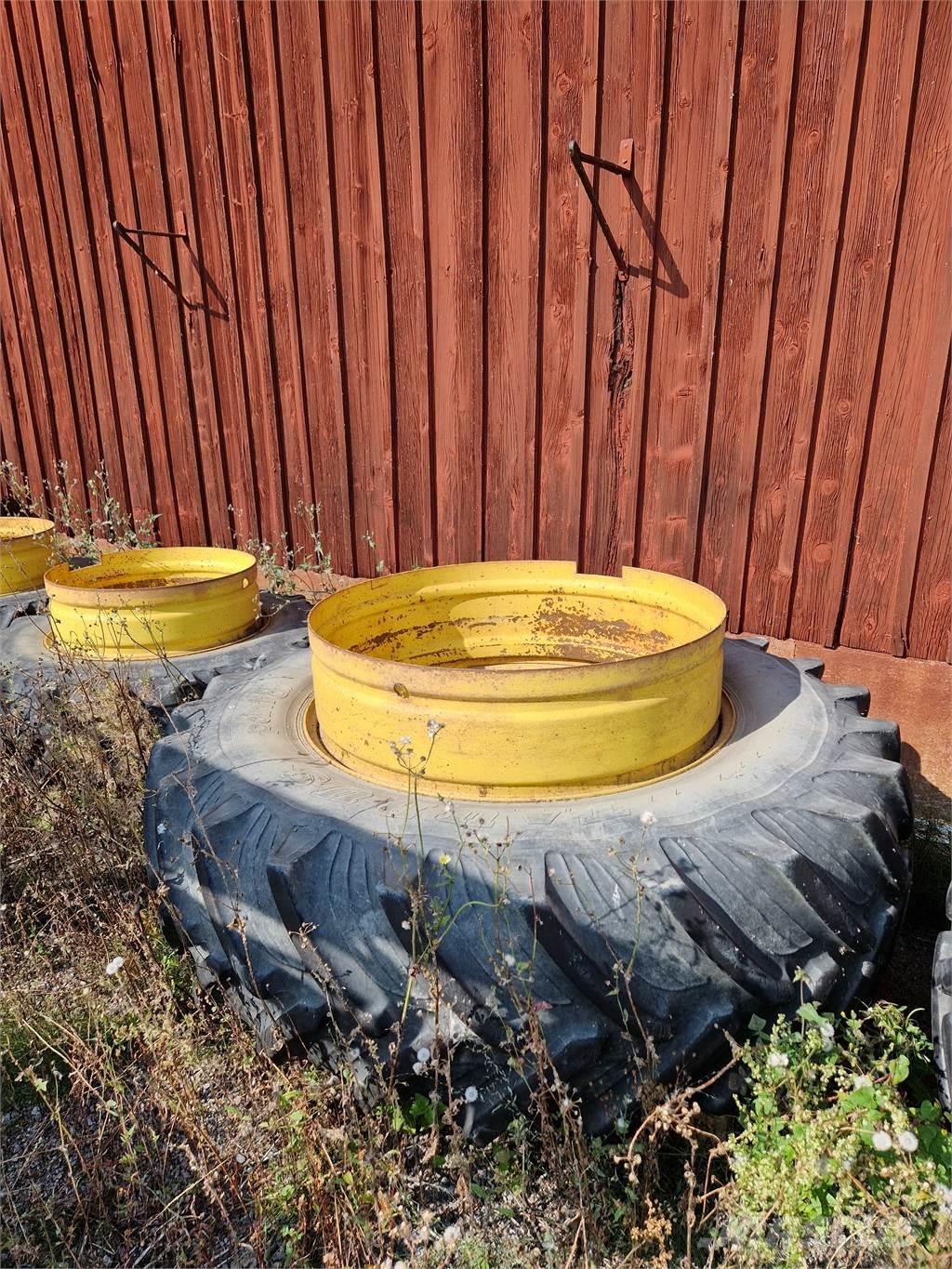  650/65x42, 540/65x30 Renkaat ja vanteet