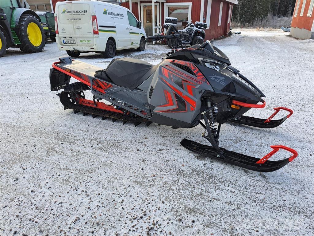 Arctic Cat M 8000 ALPHA Moottorikelkat