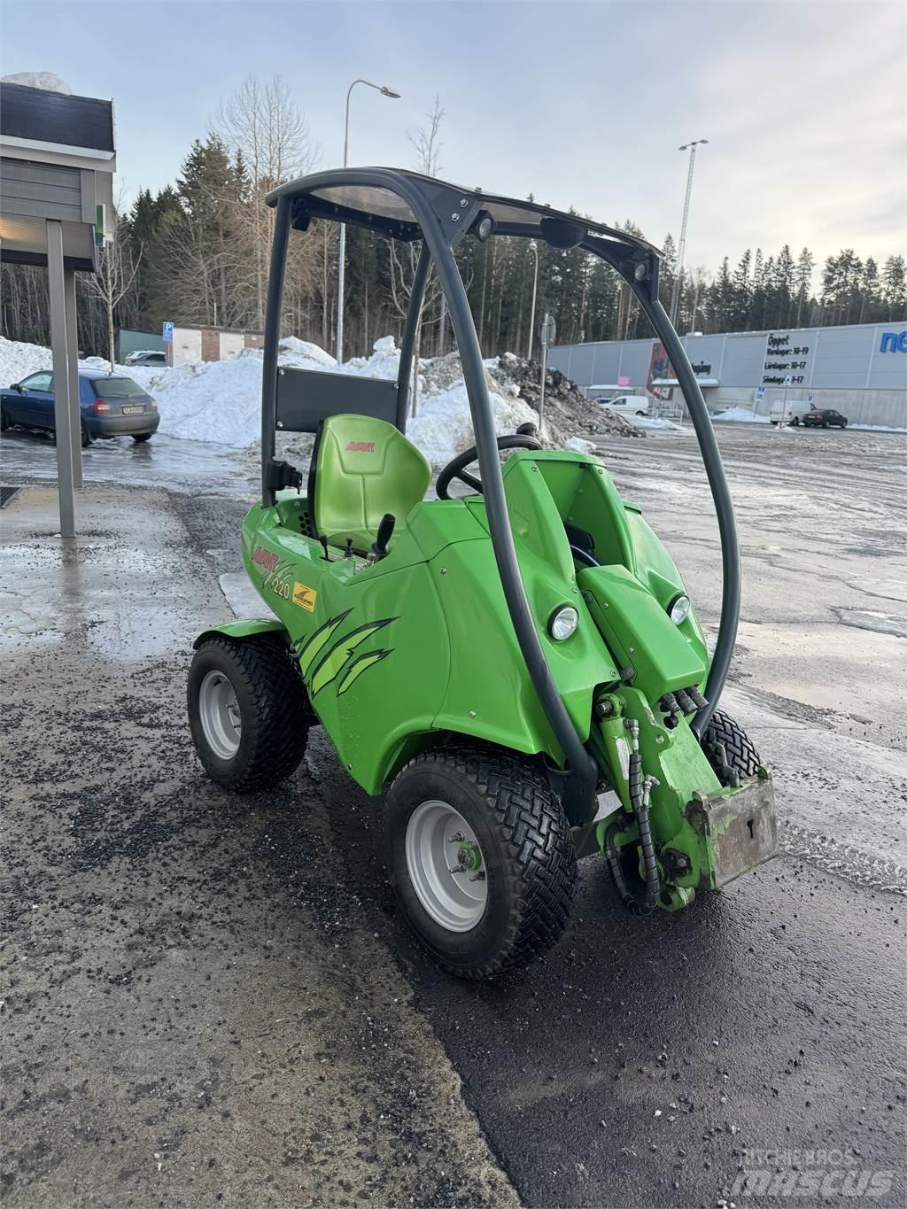 Avant 220 Liukuohjatut kuormaajat