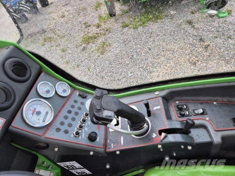 Avant 528 Liukuohjatut kuormaajat