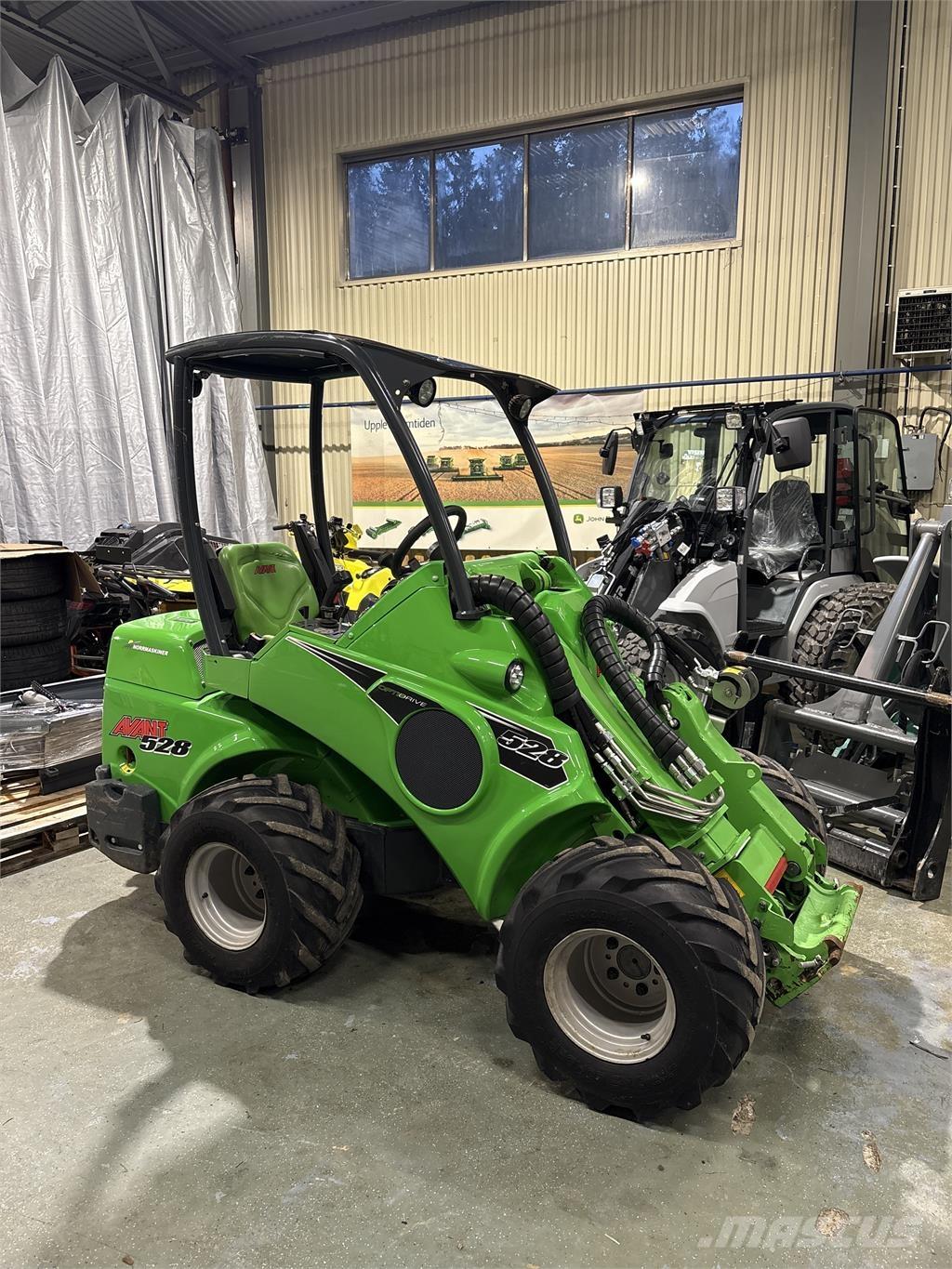 Avant 528 Liukuohjatut kuormaajat