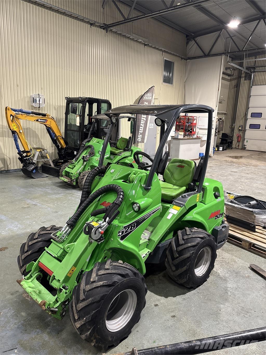 Avant 528 Liukuohjatut kuormaajat