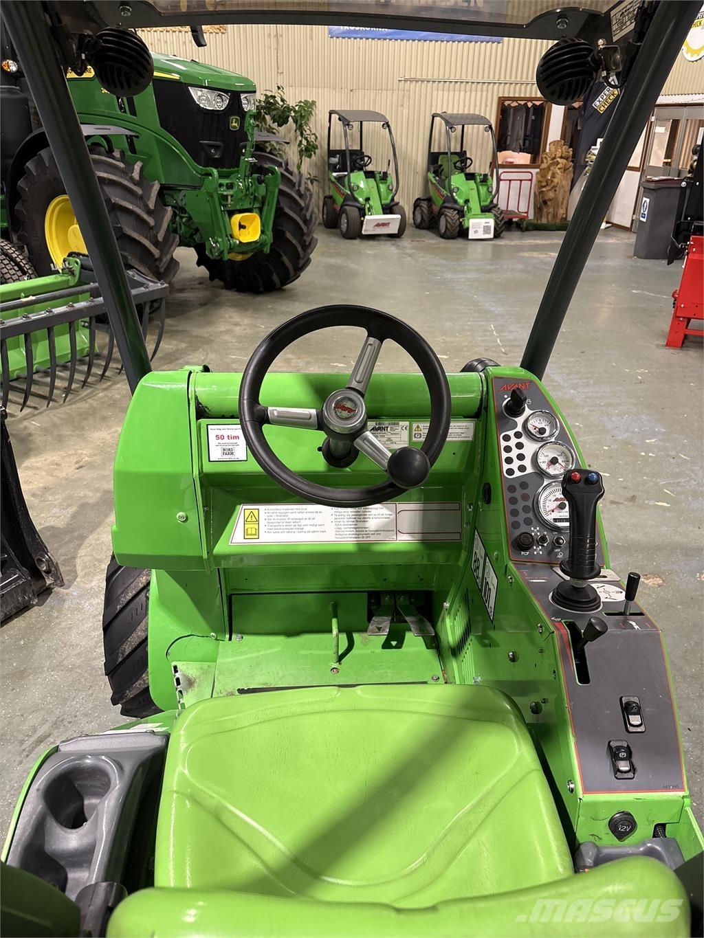 Avant 528 Liukuohjatut kuormaajat