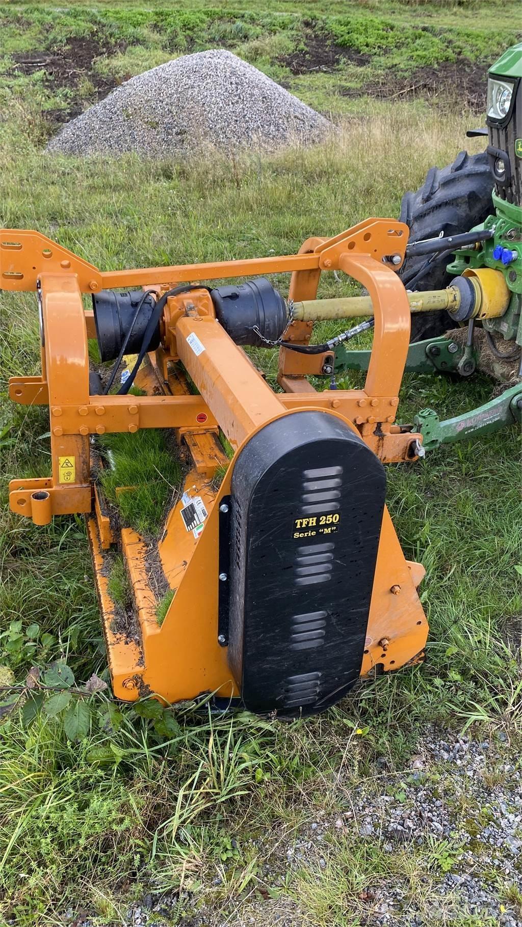 Berti TFH 250 BETESPUTS Kesantoleikkurit ja -murskaimet