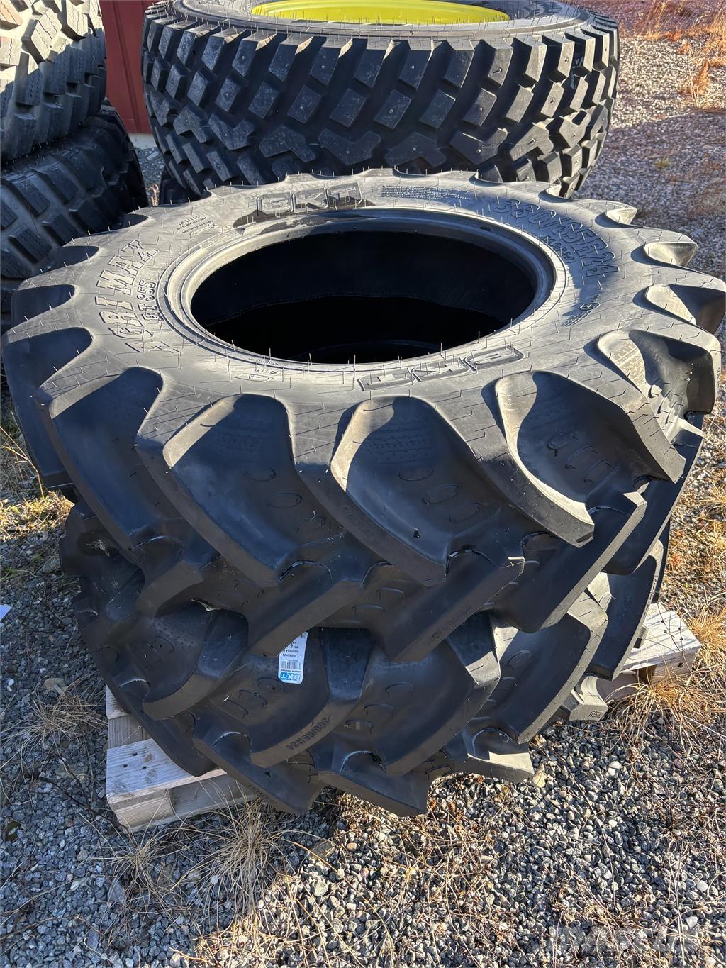 BKT Däck 380/85R24 2st Renkaat ja vanteet