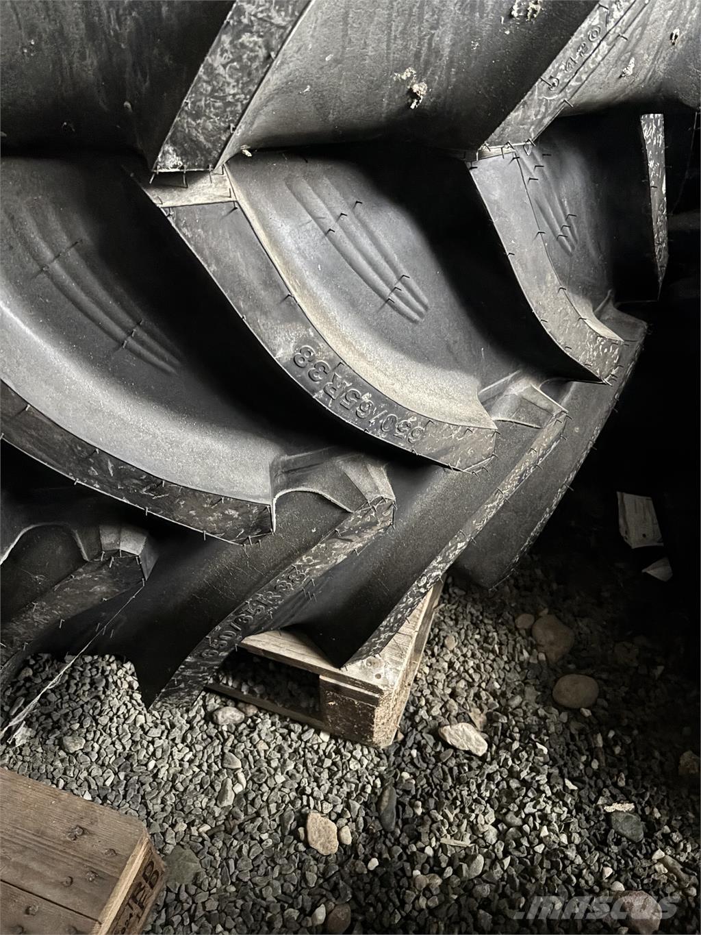 BKT Däck 650/65R38 1st Renkaat ja vanteet