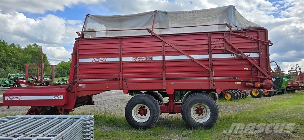 JF 3500 HACKVAGN Keräävät noukinvaunut ja silppurivaunut