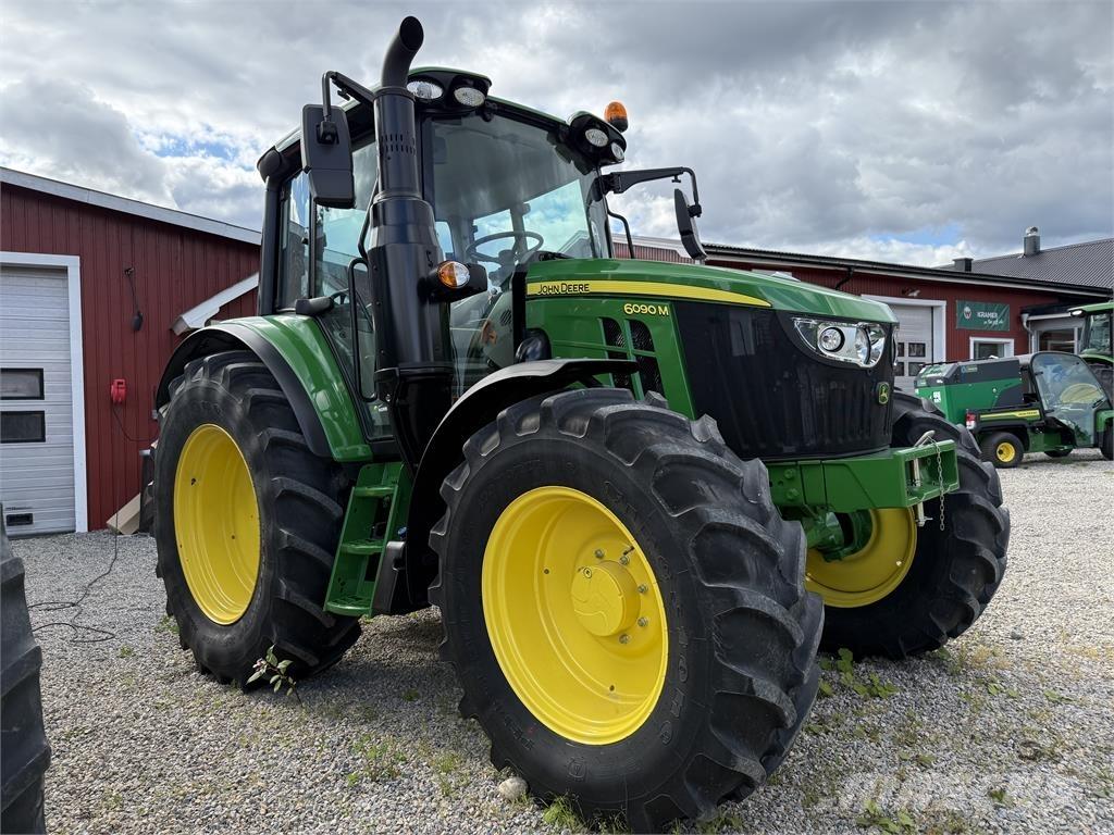 John Deere 6090M Traktorit
