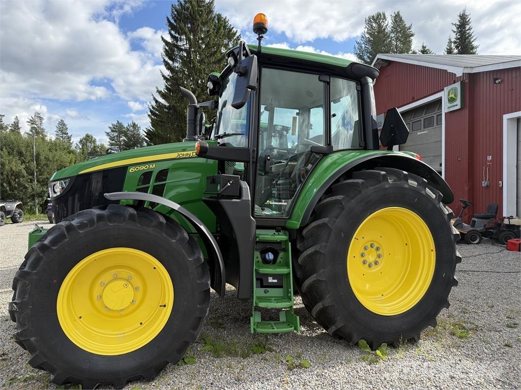 John Deere 6090M Traktorit